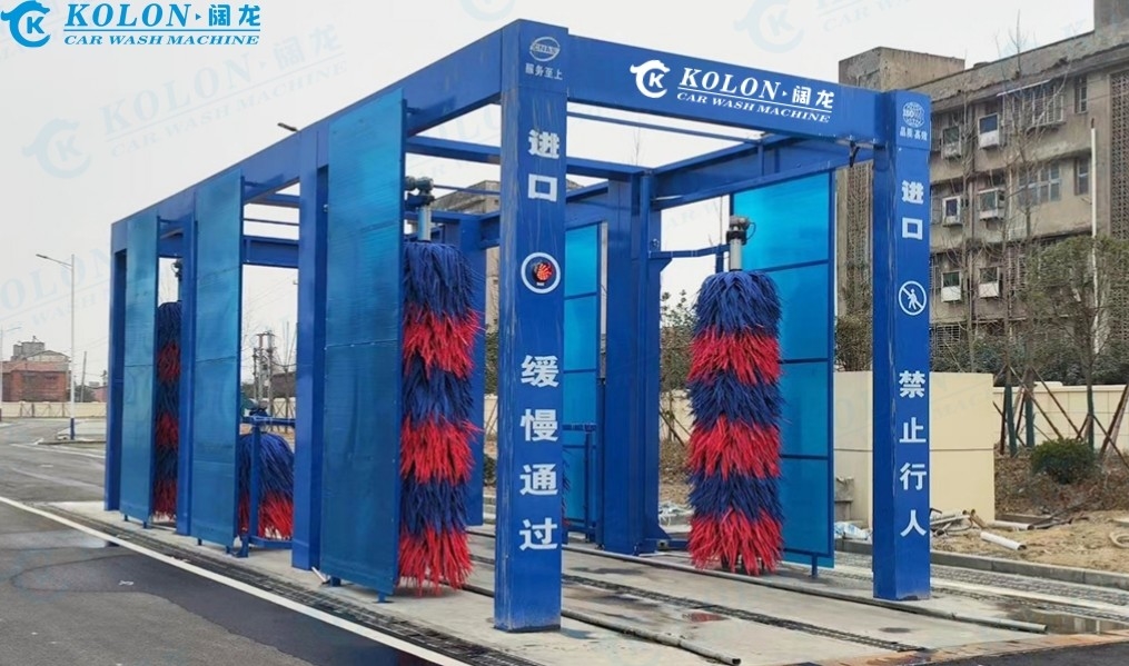 KOLON Acil Durdurma Düğmesi ile donatılmış PLC kontrolü ile otobüs yıkama makinesi 267L Su tüketimi